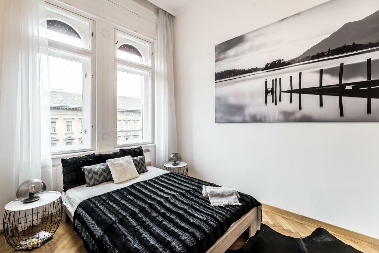 Bpr Luxe De Noir Et Blanc Apartment Boedapest Buitenkant foto